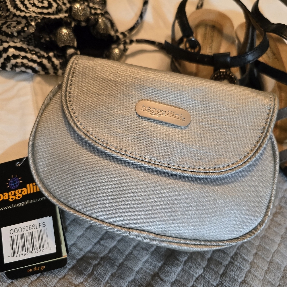 Baggallini Metallic Silver On The Go Crossbody Bag NWT